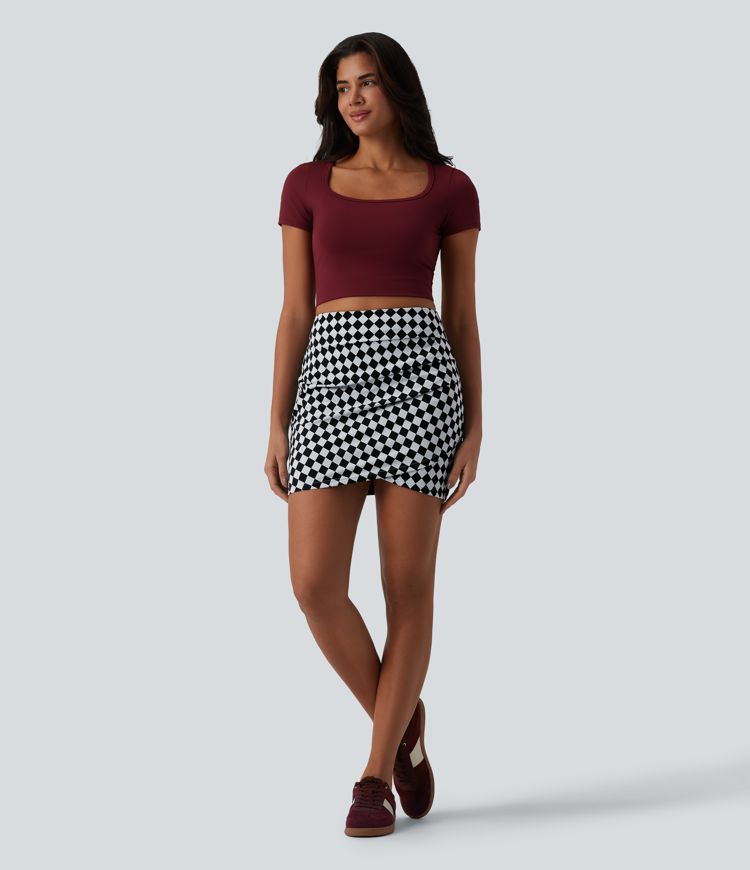 Halara UltraSculpt™ kockás mintás, magas derekú, átlapolt szegélyű, 2 az 1-ben, testhez simuló miniszoknya, hétköznapi viselet