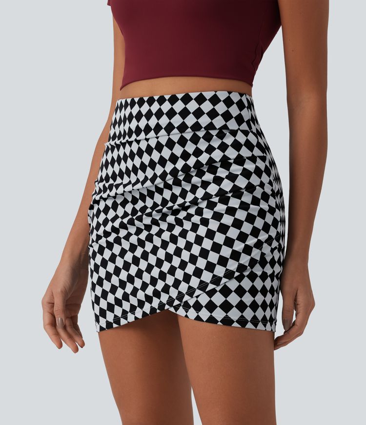 Halara UltraSculpt™ kockás mintás, magas derekú, átlapolt szegélyű, 2 az 1-ben, testhez simuló miniszoknya, hétköznapi viselet