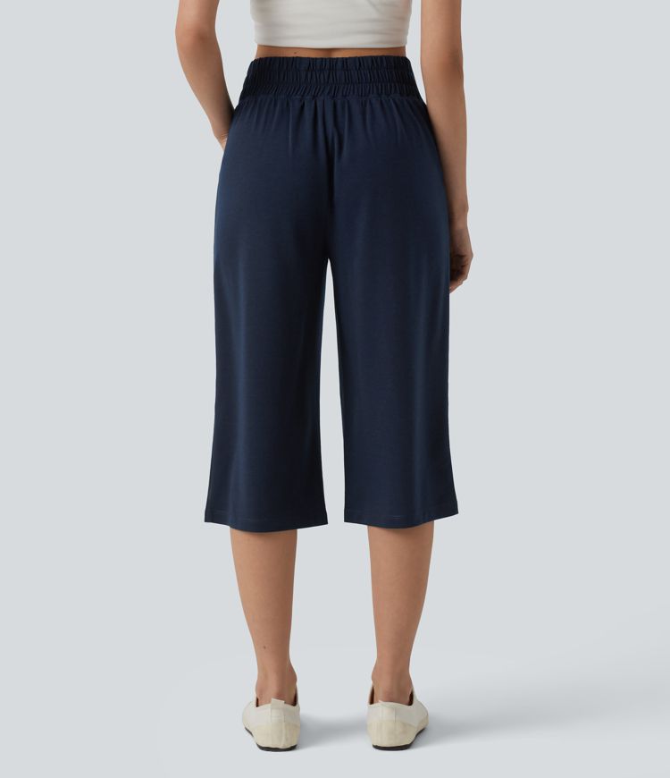 Lässige Capri-Hose mit mittelhohem Crossover-Bund, Seitentaschen und weitem Bein