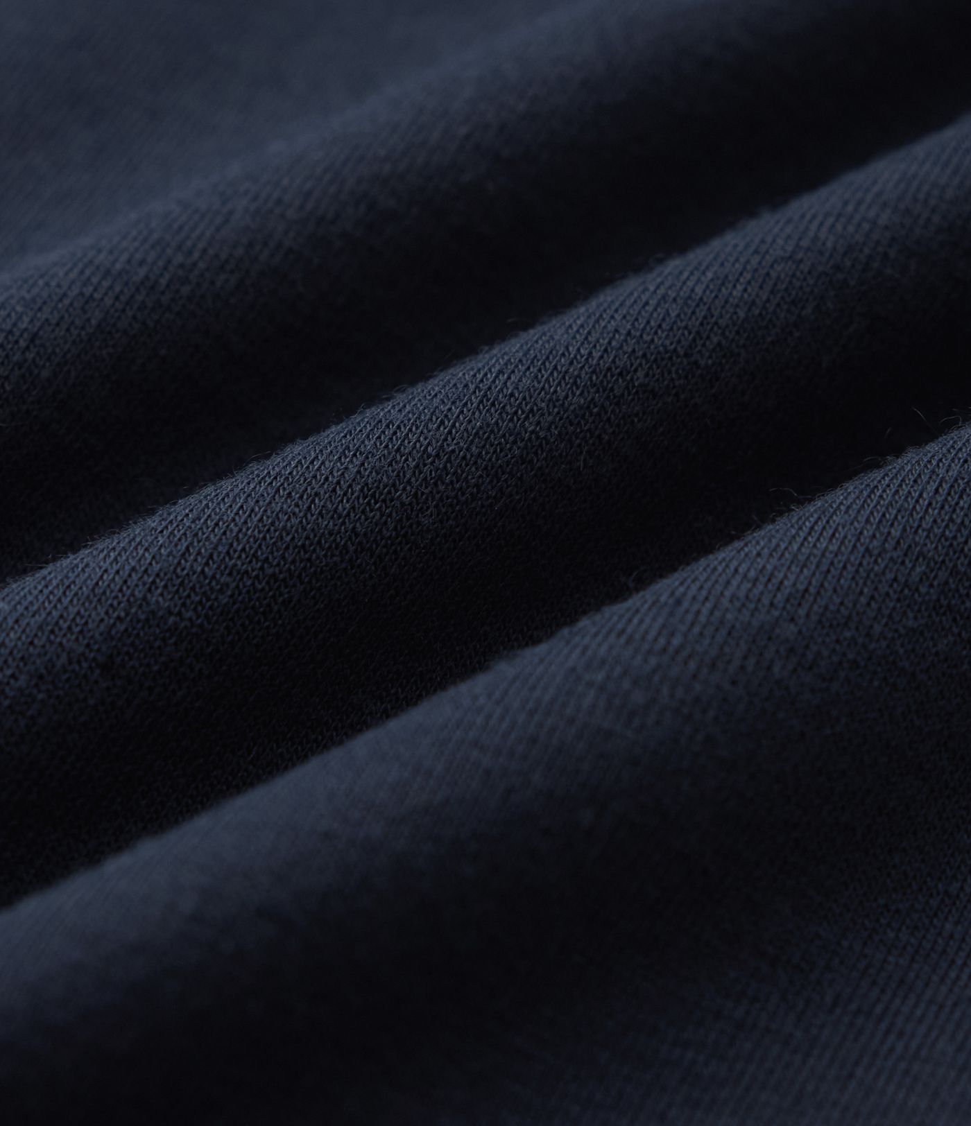 Lässige Capri-Hose mit mittelhohem Crossover-Bund, Seitentaschen und weitem Bein