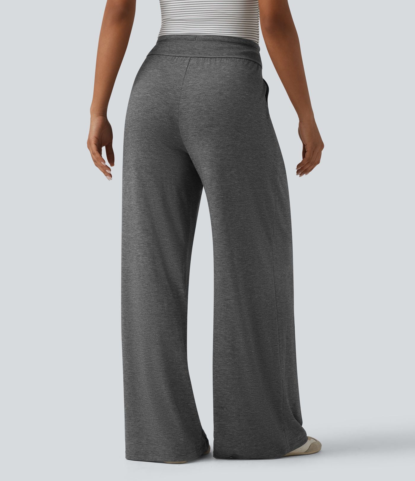 Pantalones casuales anchos de talle alto con cordón, plisados, de tejido jaspeado y con bolsillos.