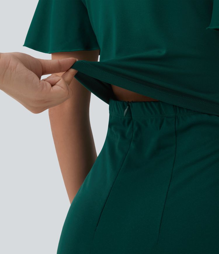 Jumpsuit mit Rundhalsausschnitt, Seitentaschen, kurzen Ärmeln, weitem Bein und Bindeband vorne - Easy Peezy Edition