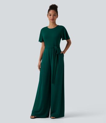 Jumpsuit mit Rundhalsausschnitt, Seitentaschen, kurzen Ärmeln, weitem Bein und Bindeband vorne - Easy Peezy Edition
