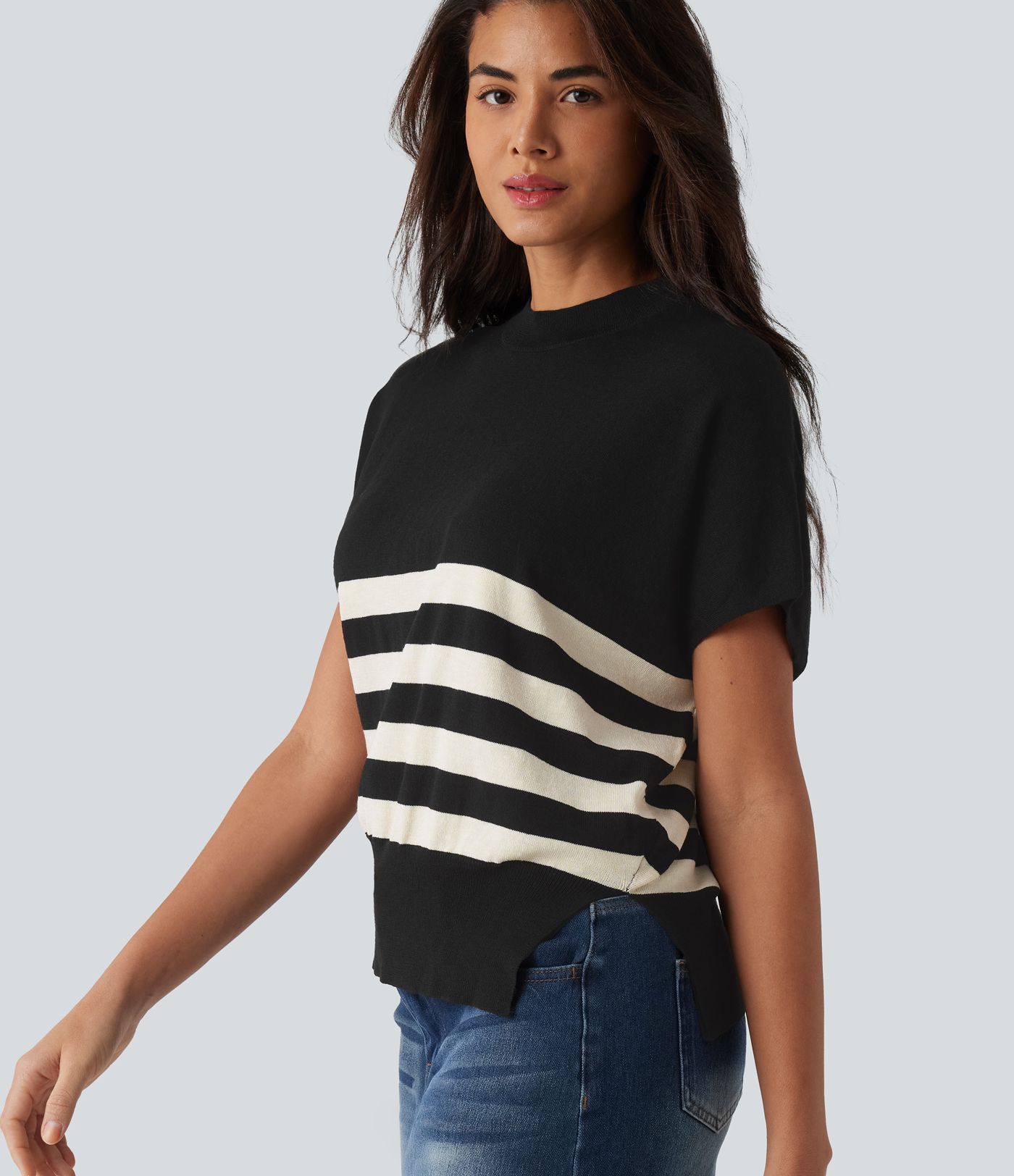 Lässiger Pullover mit Rundhalsausschnitt, kurzen Ärmeln und Streifen