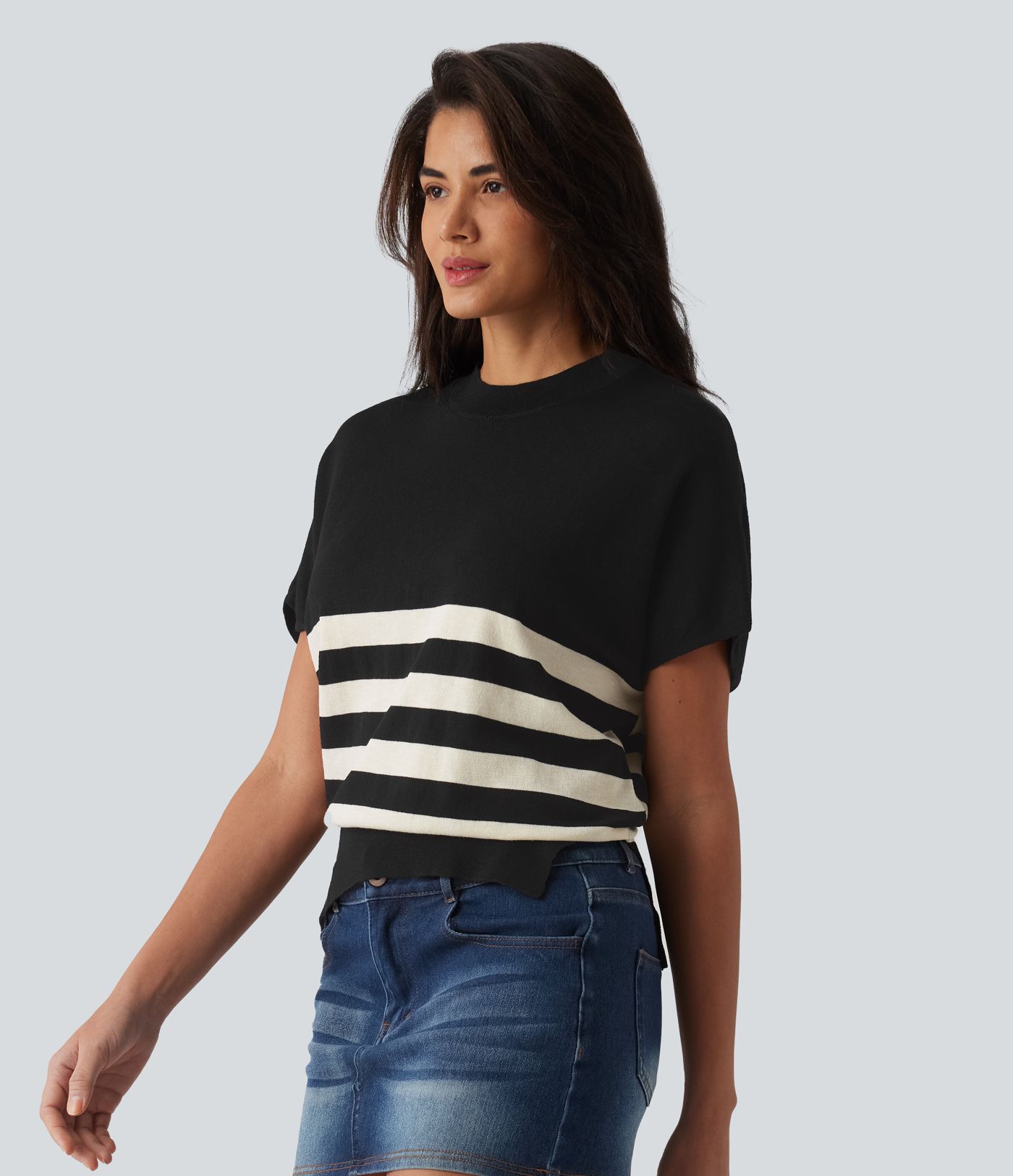 Lässiger Pullover mit Rundhalsausschnitt, kurzen Ärmeln und Streifen