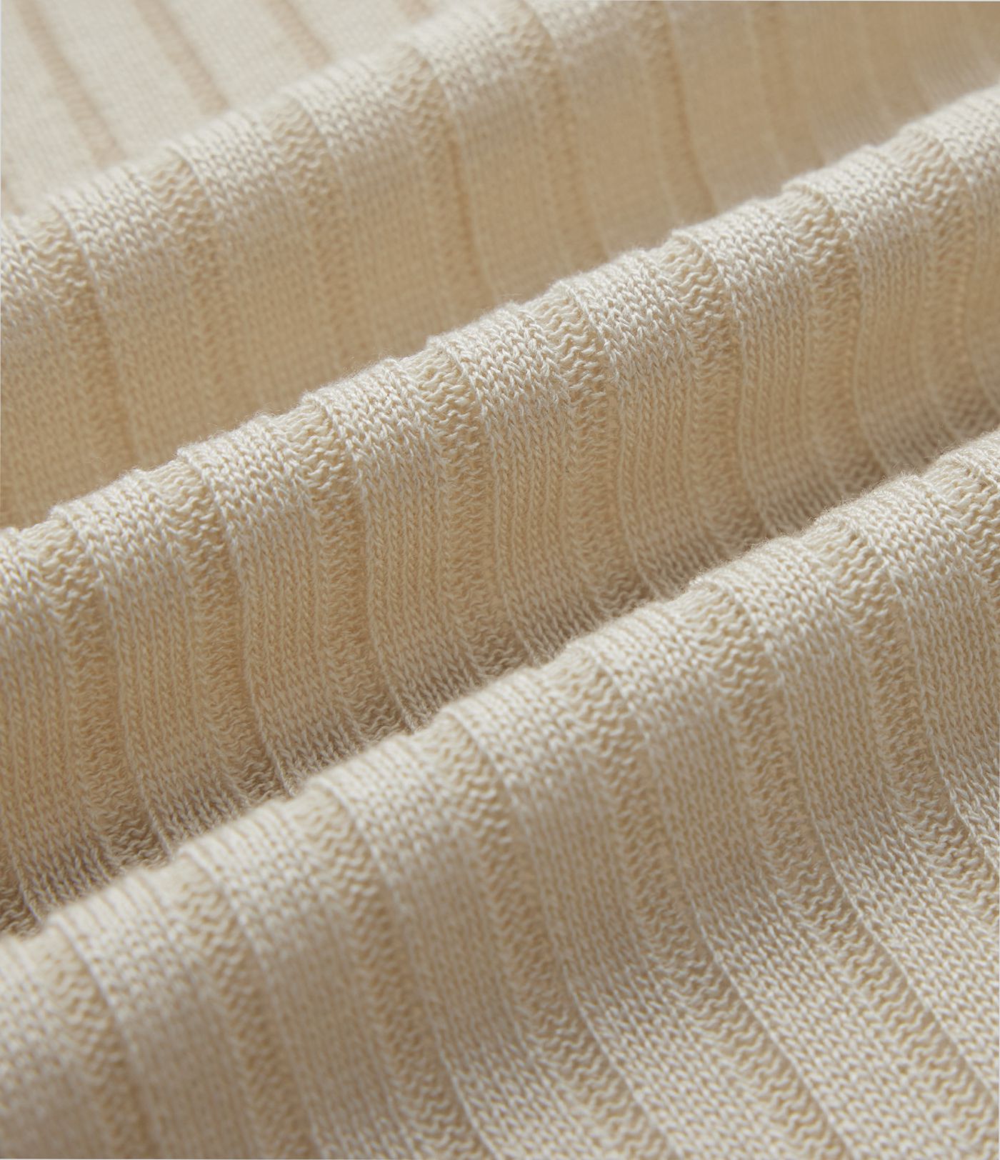 Ležérní svetr s kulatým výstřihem, netopýřími rukávy a překříženými, odhalenými zády