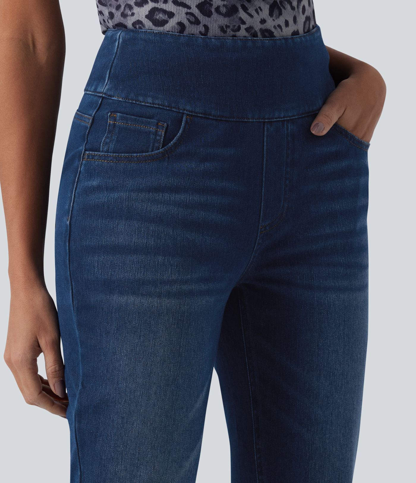 Halara Flex™ hochgeschnittene, bauchformende, lässige Jeans mit umgeschlagenem Saum und Taschen