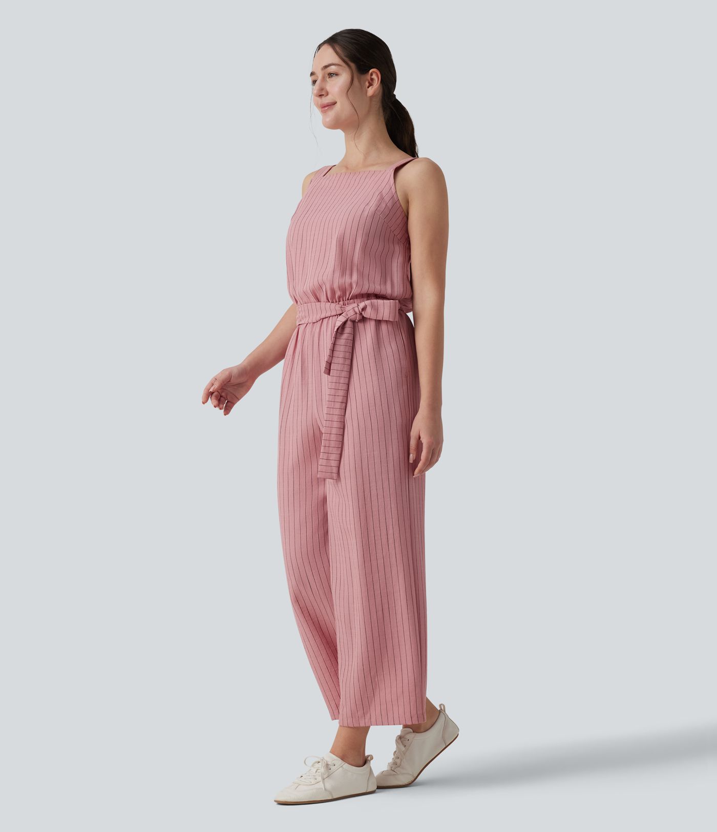 Ärmelloser Jumpsuit in Leinenoptik mit eckigem Ausschnitt, Seitentaschen, verstellbaren Trägern, Gürtel und Streifen - Easy Peezy