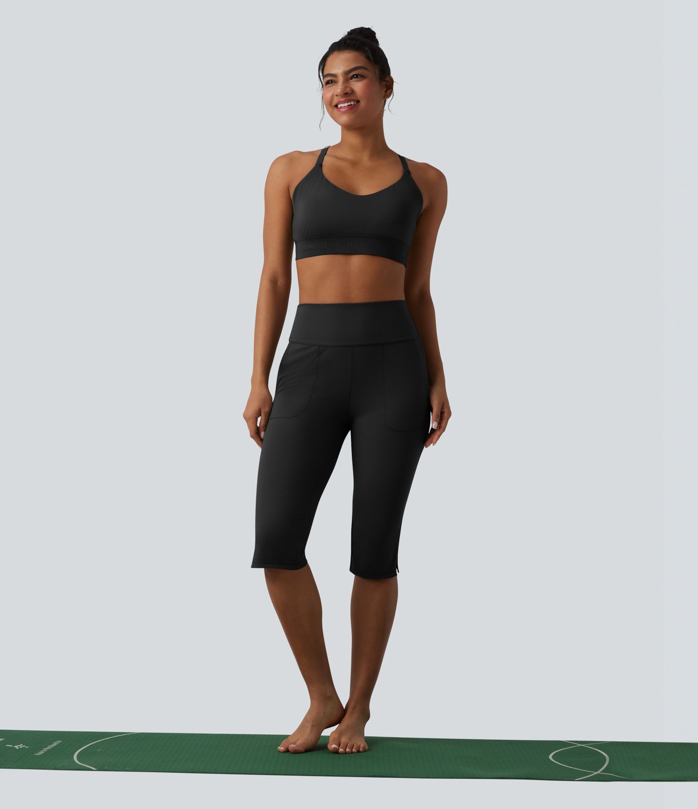 Halara UltraSculpt™ - Pedal-Pusher-Yogahose mit hohem Bund, Seitentaschen, Bauchkontrolle und geschlitztem Saum - slim