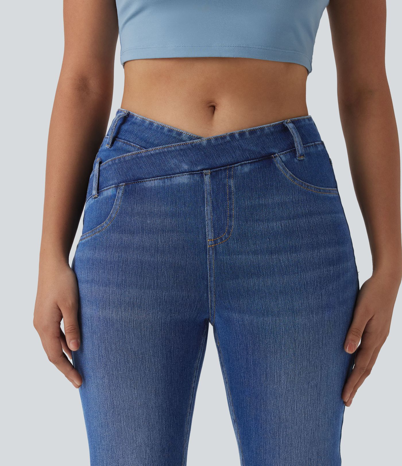 Halara Flex™ - Lässige Jeans mit hohem Crossover-Saum und Gesäßtaschen - slim Halara Flex™ - Lässige Jeans mit hohem Crossover-Saum und Gesäßtaschen - slim