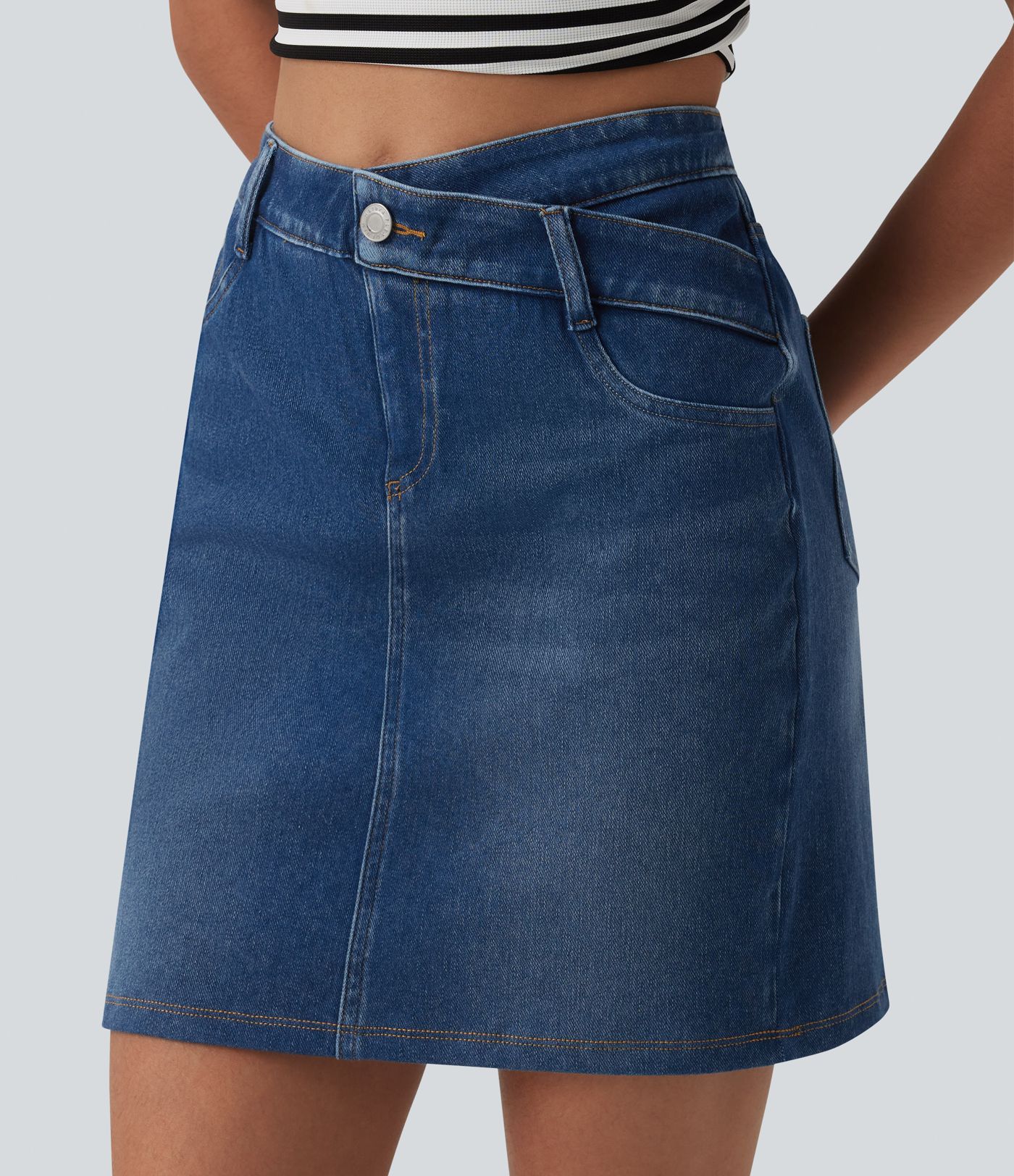 Halara Flex™ casual denimrok, asymmetrisch, mid-rise, buikcorrigerend, met zakken