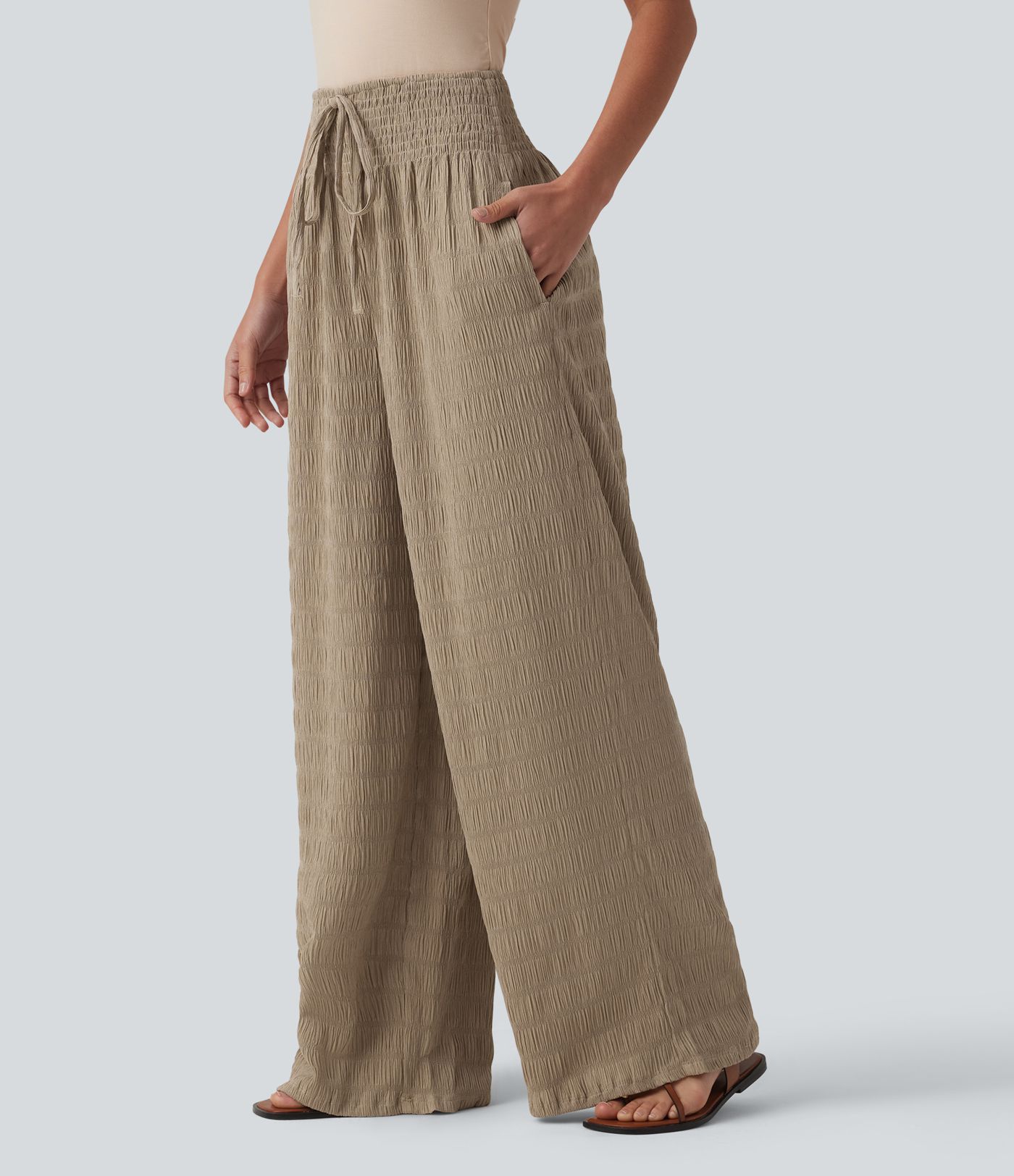 Wir sind verantwortlich für Resort-Hosen mit mittlerer Bundhöhe, strukturierter Oberfläche, Tunnelzug und Taschen