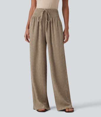 Wir sind verantwortlich für Resort-Hosen mit mittlerer Bundhöhe, strukturierter Oberfläche, Tunnelzug und Taschen