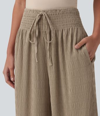 Wir sind verantwortlich für Resort-Hosen mit mittlerer Bundhöhe, strukturierter Oberfläche, Tunnelzug und Taschen