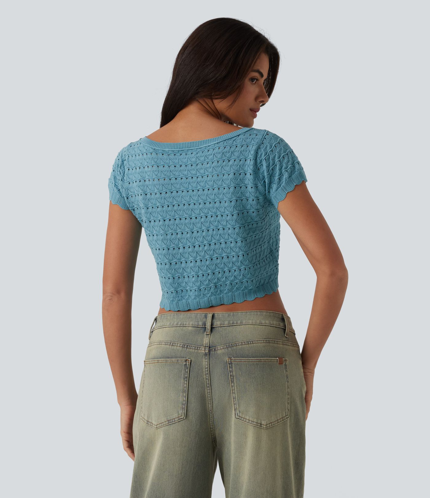 Pull décontracté court col rond échancré manches courtes