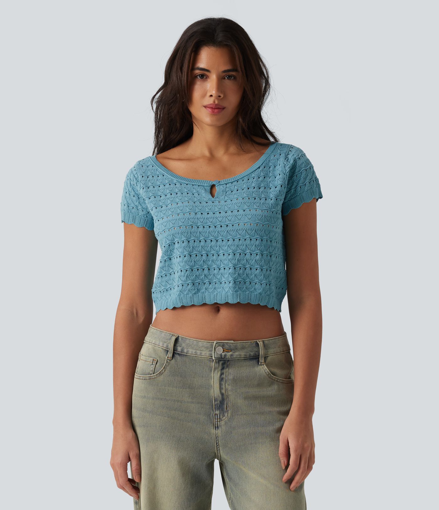 Pull décontracté court col rond échancré manches courtes