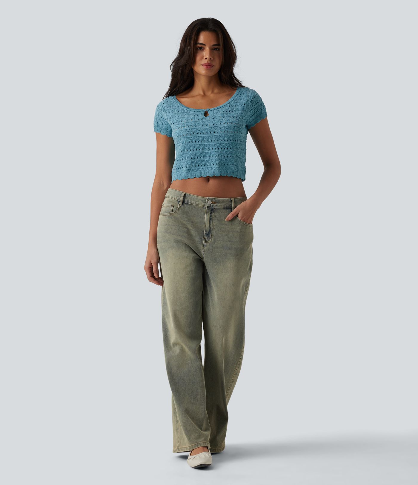 Pull décontracté court col rond échancré manches courtes