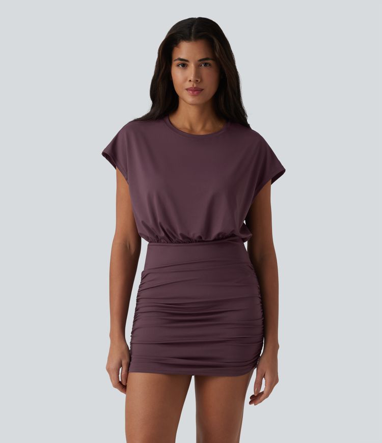 Plum Wine 2-in-1 Mini-Freizeitkleid mit Rundhalsausschnitt, kurzen Ärmeln / 1
