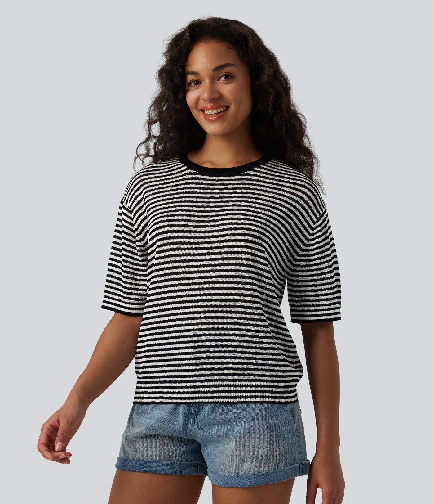 Casual linen-look sweater with a round neck and short sleeves