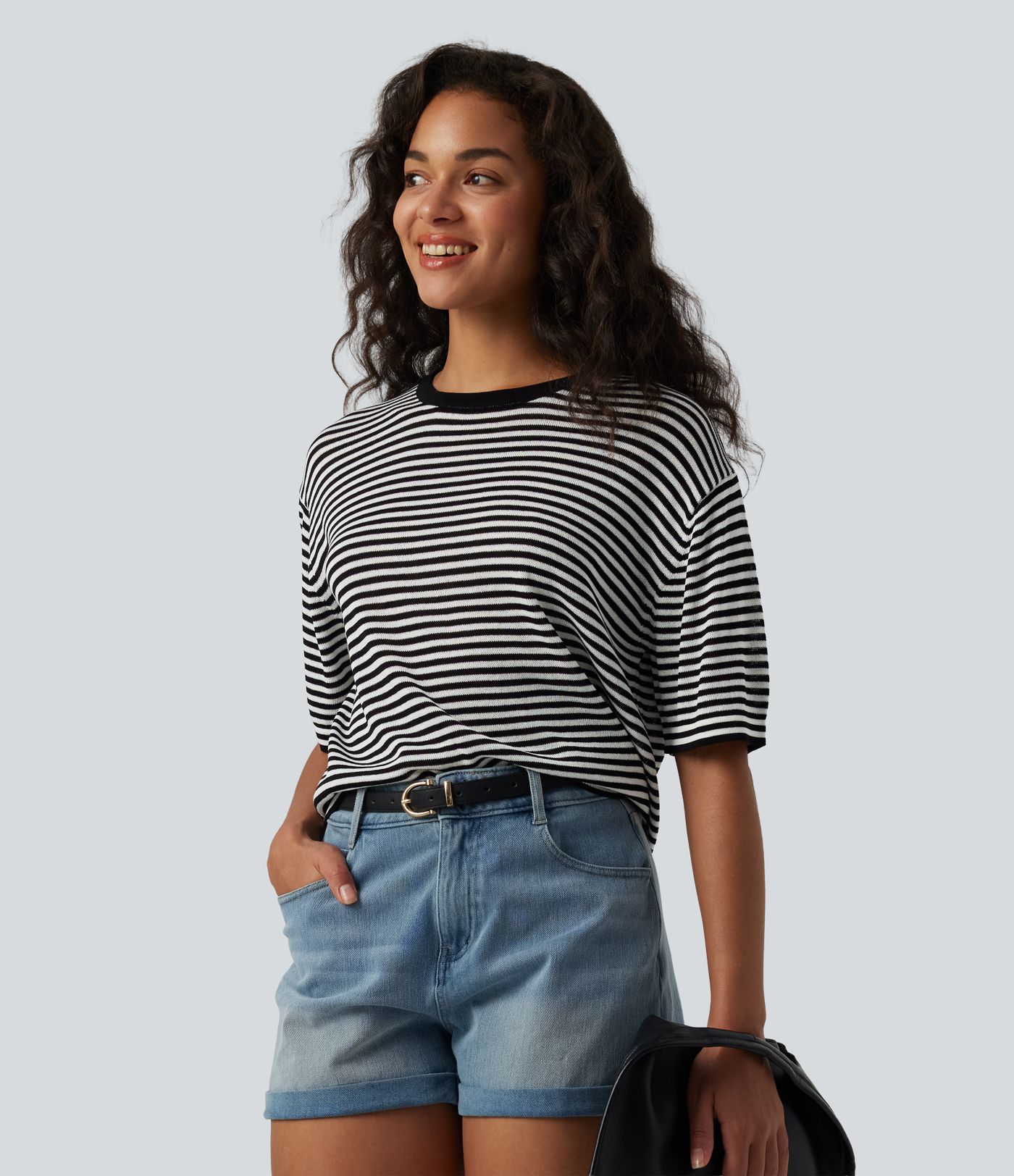 Casual linen-look sweater with a round neck and short sleeves