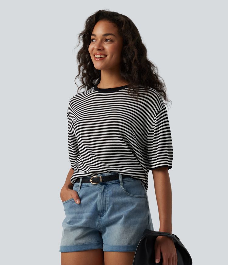Casual linen-look sweater with a round neck and short sleeves