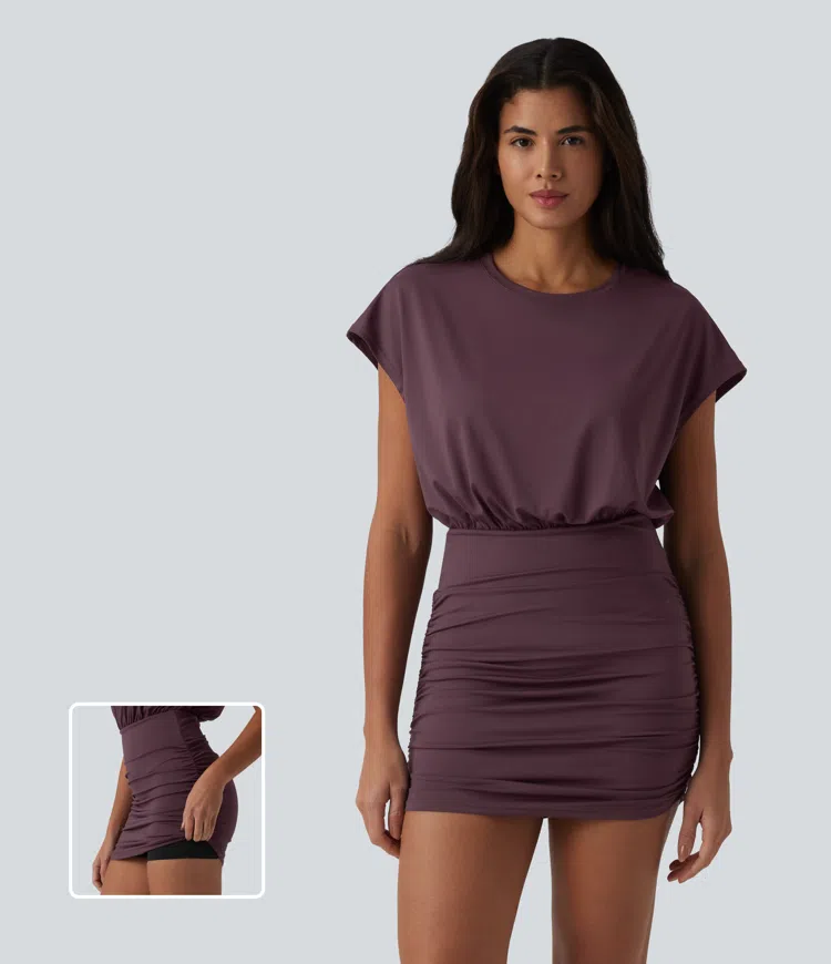 Plum Wine 2-in-1 Mini-Freizeitkleid mit Rundhalsausschnitt, kurzen Ärmeln / 1