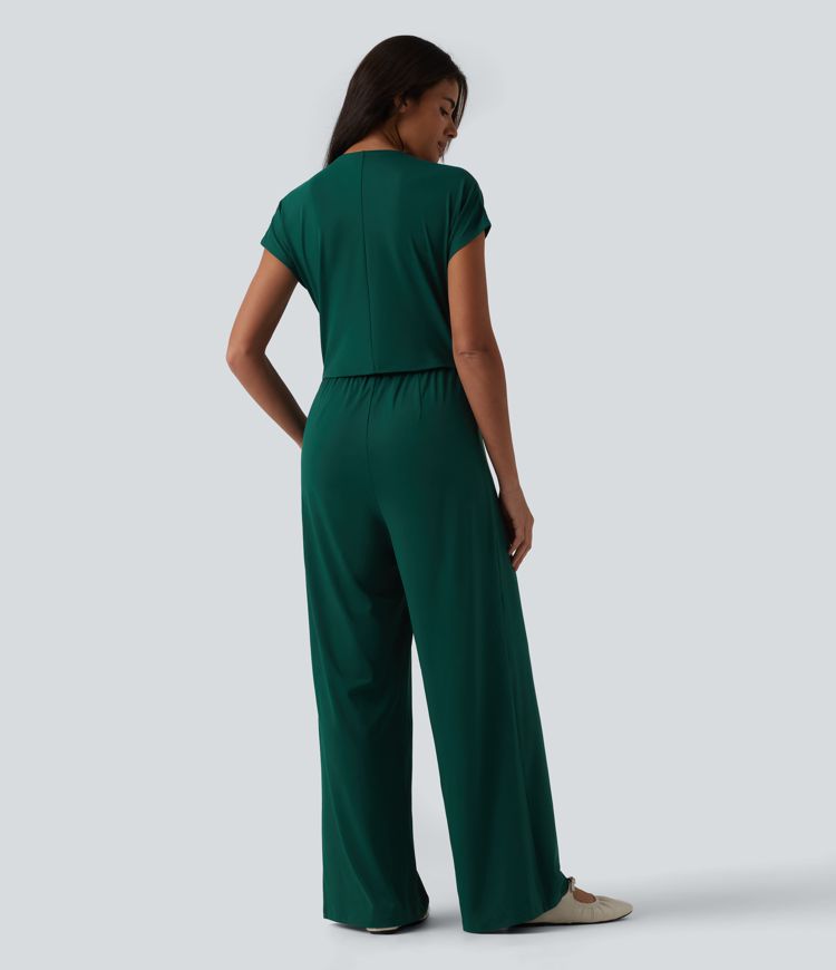 Lässiger Jumpsuit mit V-Ausschnitt, kurzen Ärmeln, weitem Bein und Taschen – Easy Peezy