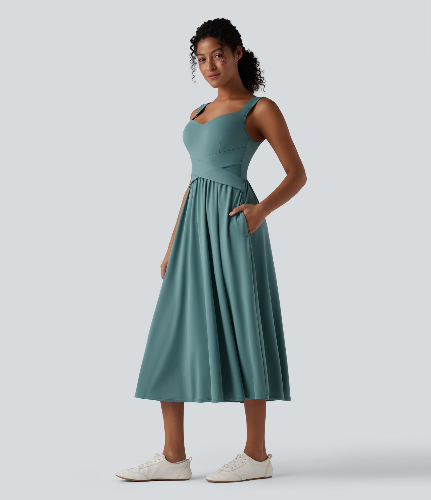 Robe décontractée midi fluide sans manches dos croisé ouvert avec poches