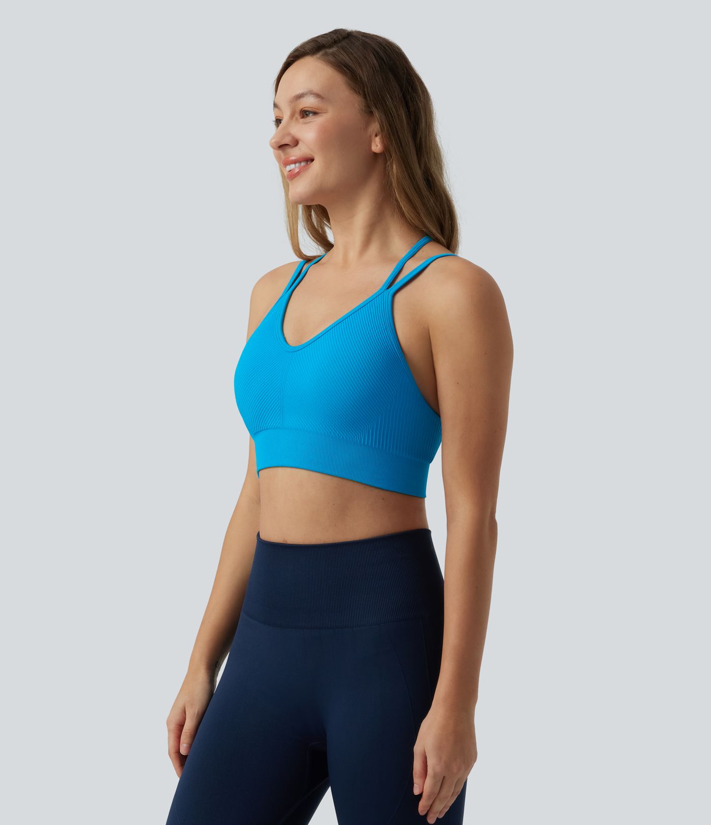 Brassière de sport yoga OneForm sans couture Flow maintien léger col V dos croisé ouvert avec soutien-gorge intégré, coupe cropped