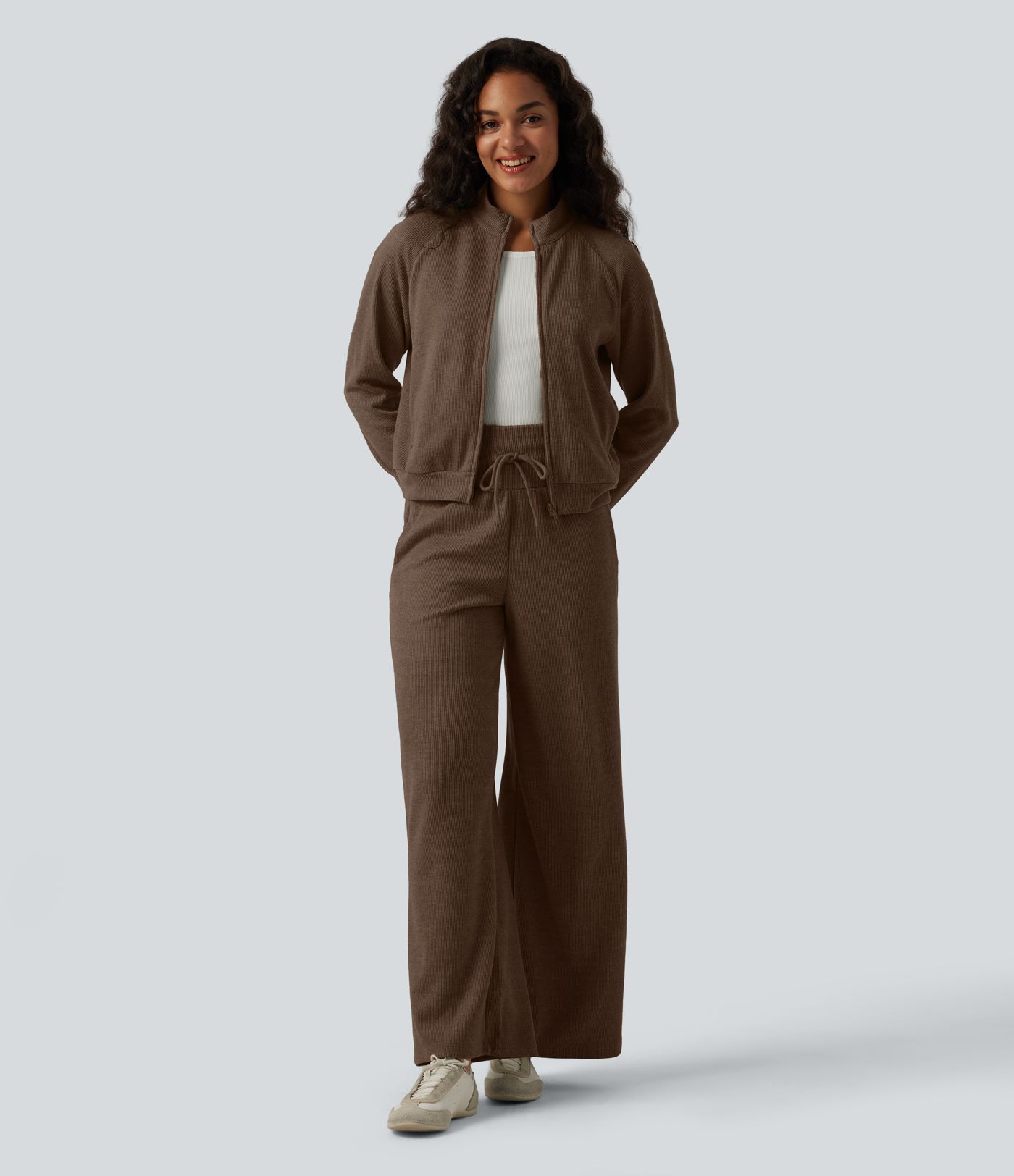 Veste casual côtelée à col montant, manches longues et fermeture zippée avec poches Veste casual côtelée à col montant, manches longues et fermeture zippée avec poches