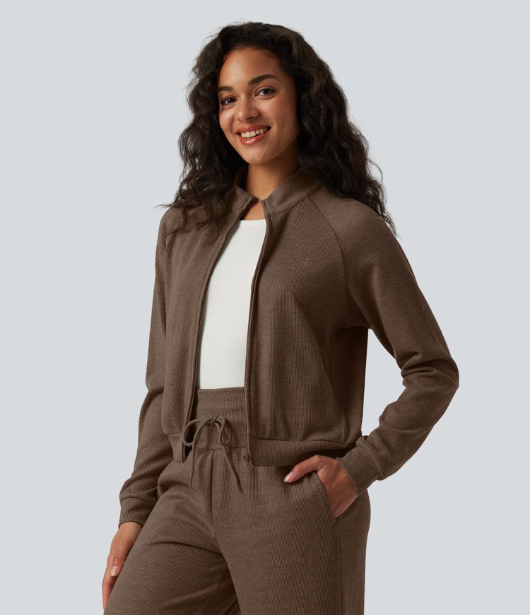 Veste casual côtelée à col montant, manches longues et fermeture zippée avec poches Veste casual côtelée à col montant, manches longues et fermeture zippée avec poches