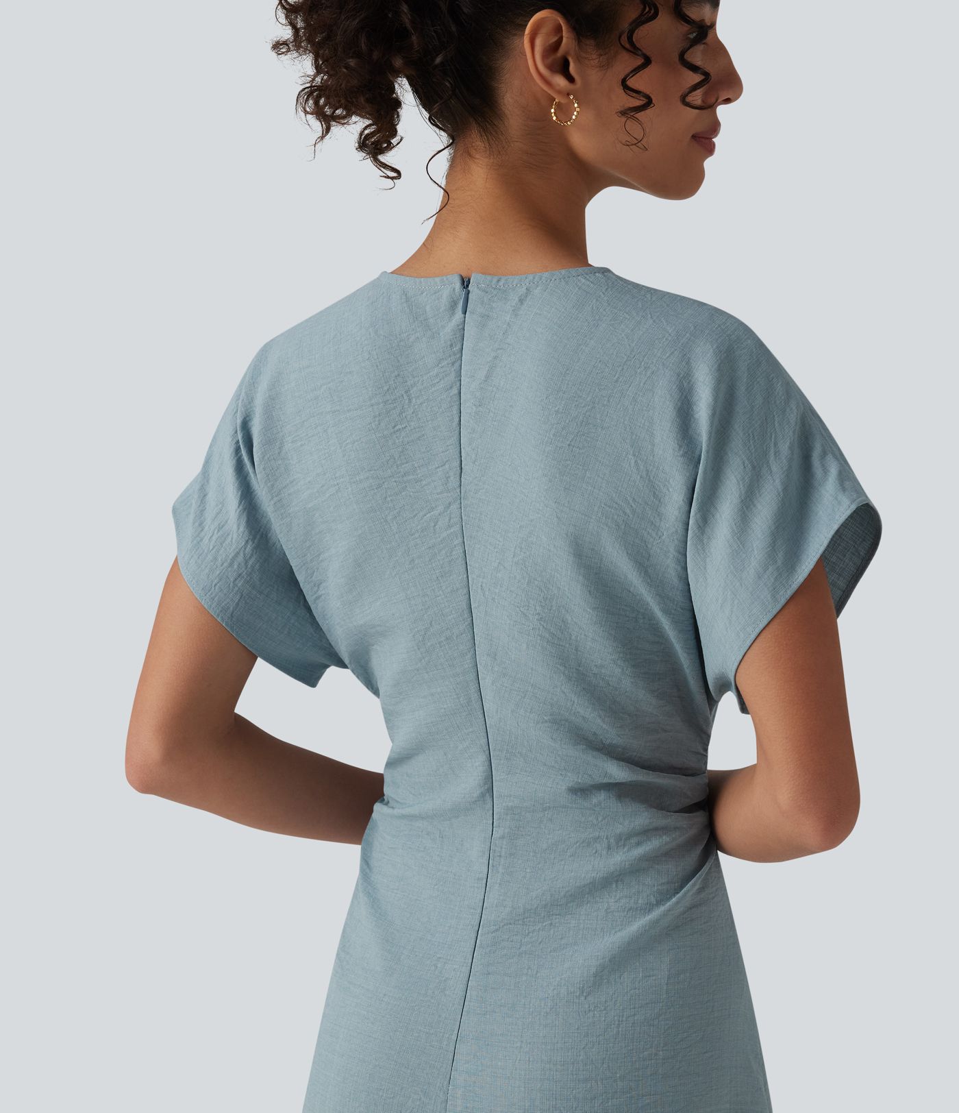 Robe de travail maxi, coupe trapèze (A-line), à encolure en V, manches courtes, fermeture éclair invisible et fronces