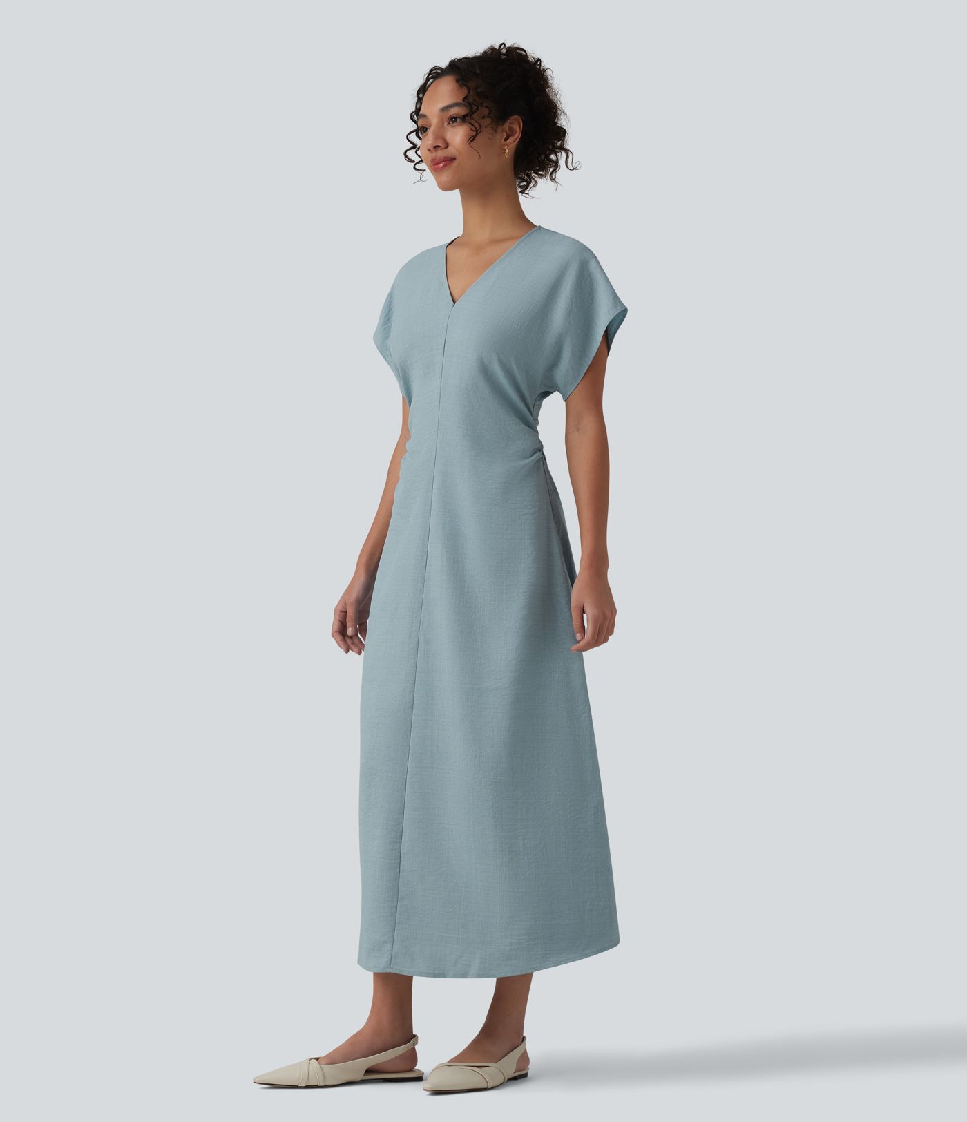 Robe de travail maxi, coupe trapèze (A-line), à encolure en V, manches courtes, fermeture éclair invisible et fronces