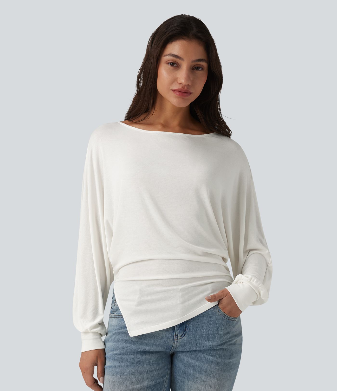 Geripptes Strick-Casual-Top mit U-Boot-Ausschnitt, langen Fledermausärmeln, Seitenschlitz und gerafftem Saum