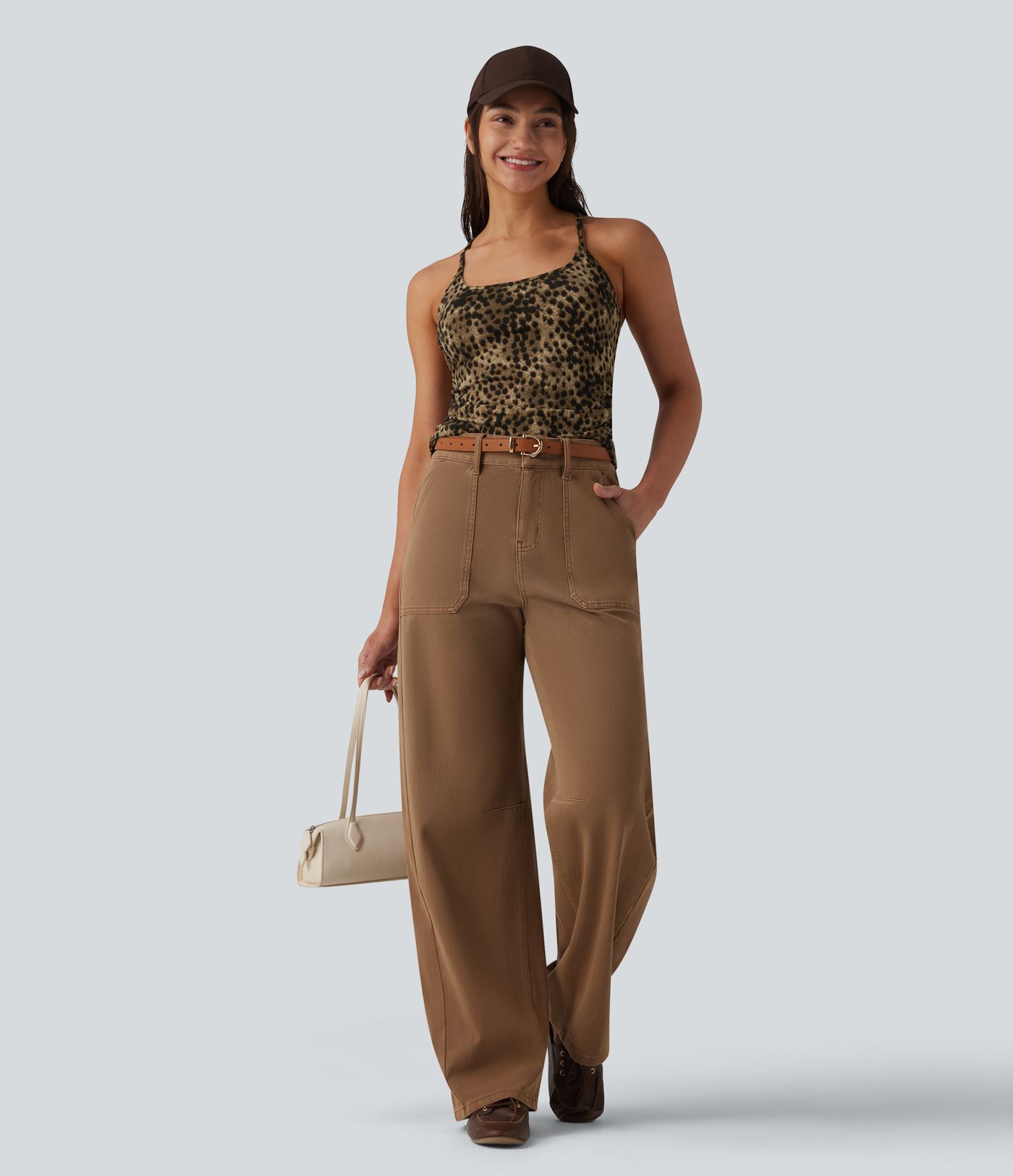 Lässiges Racerback-Tanktop mit integriertem BH und Leopardenmuster