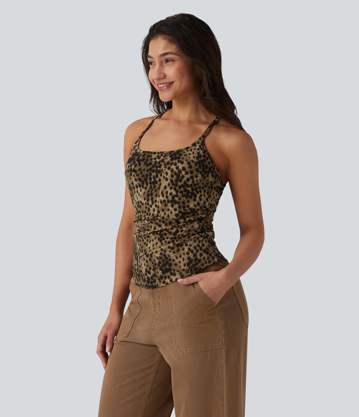 Lässiges Racerback-Tanktop mit integriertem BH und Leopardenmuster