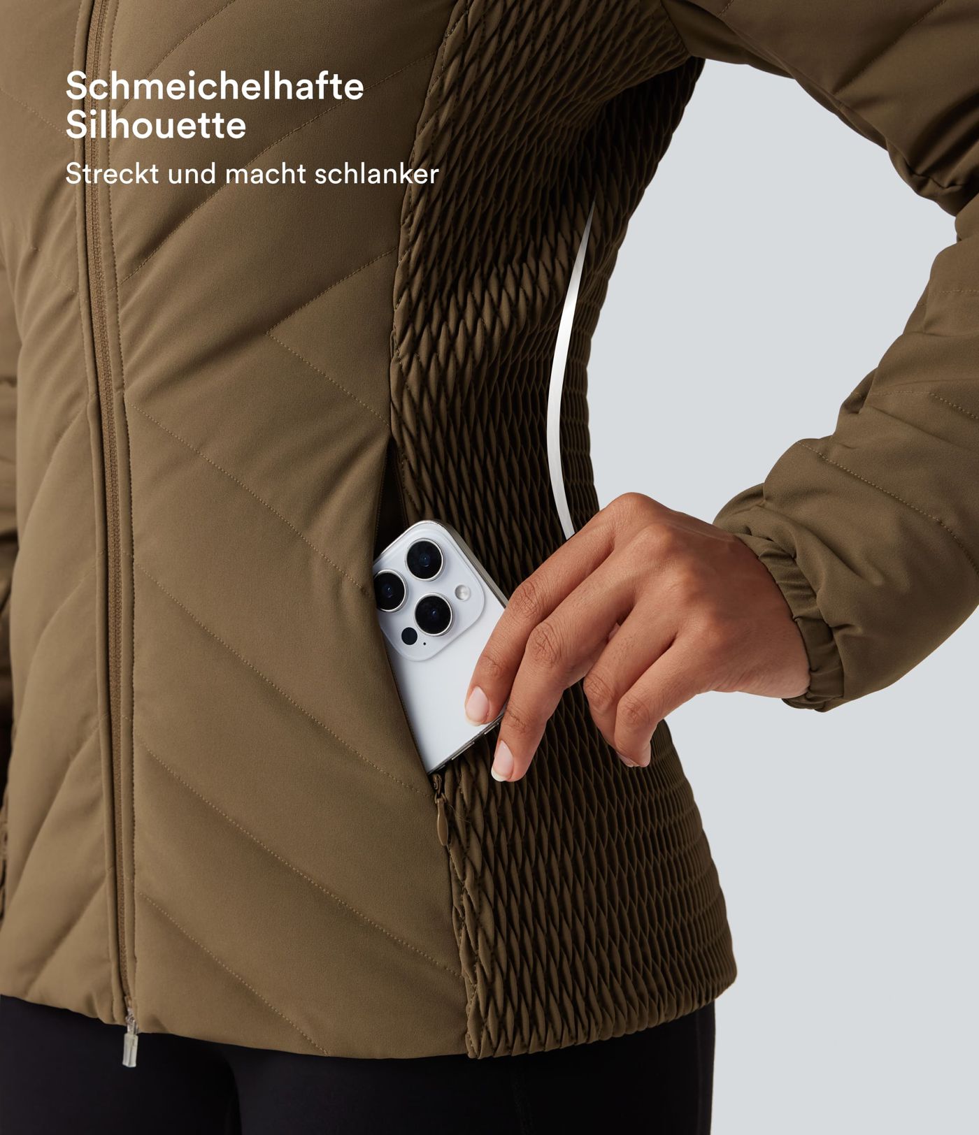 Lässige, geraffte Steppjacke mit abnehmbarer Kapuze, Seitentaschen und langen Ärmeln