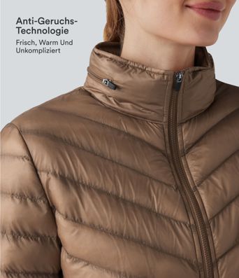 Lässige Kunstdaunenjacke mit Stehkragen, Seitentaschen, langen Ärmeln und Reißverschluss - verstaubar