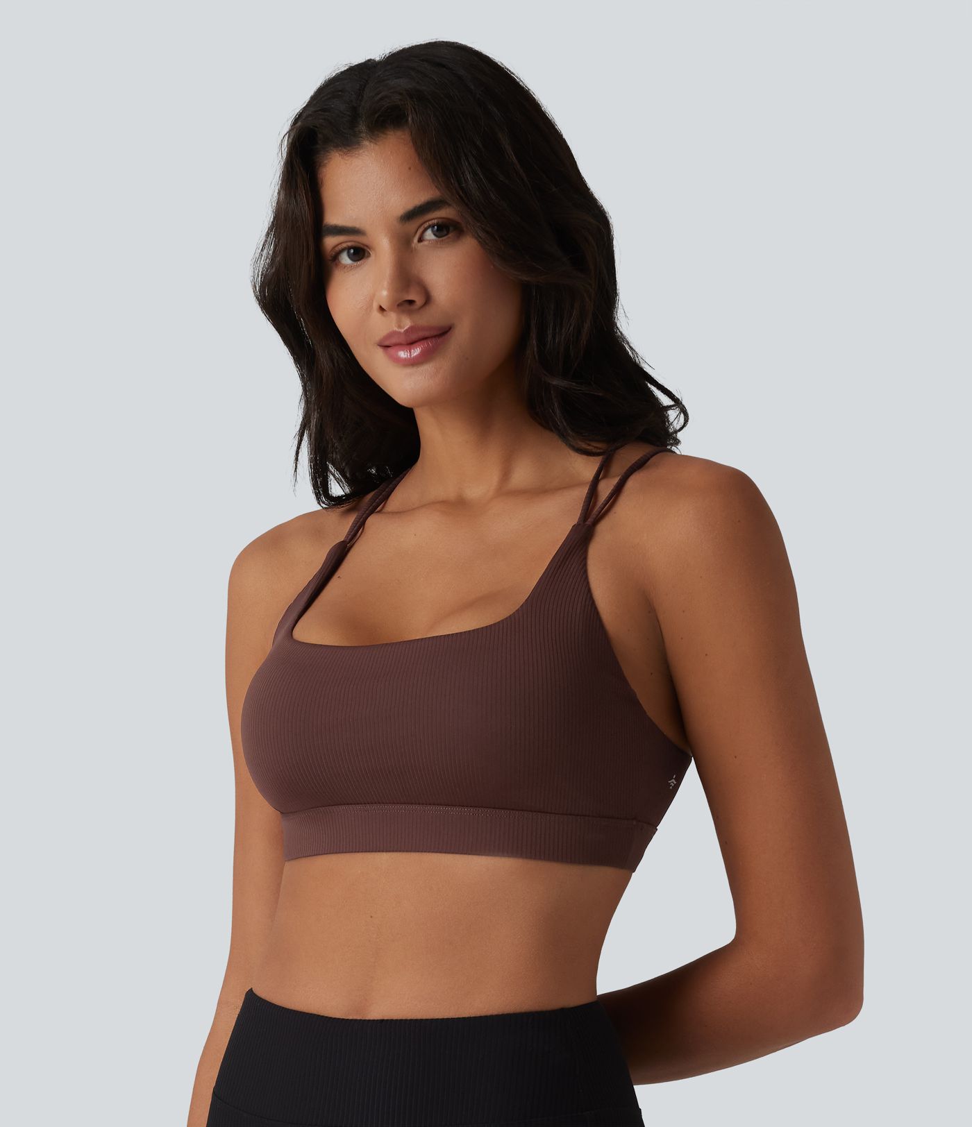 Yoga-Sport-BH aus geripptem Strick mit leichtem Support, eckigem Ausschnitt und integriertem BH - UPF40+