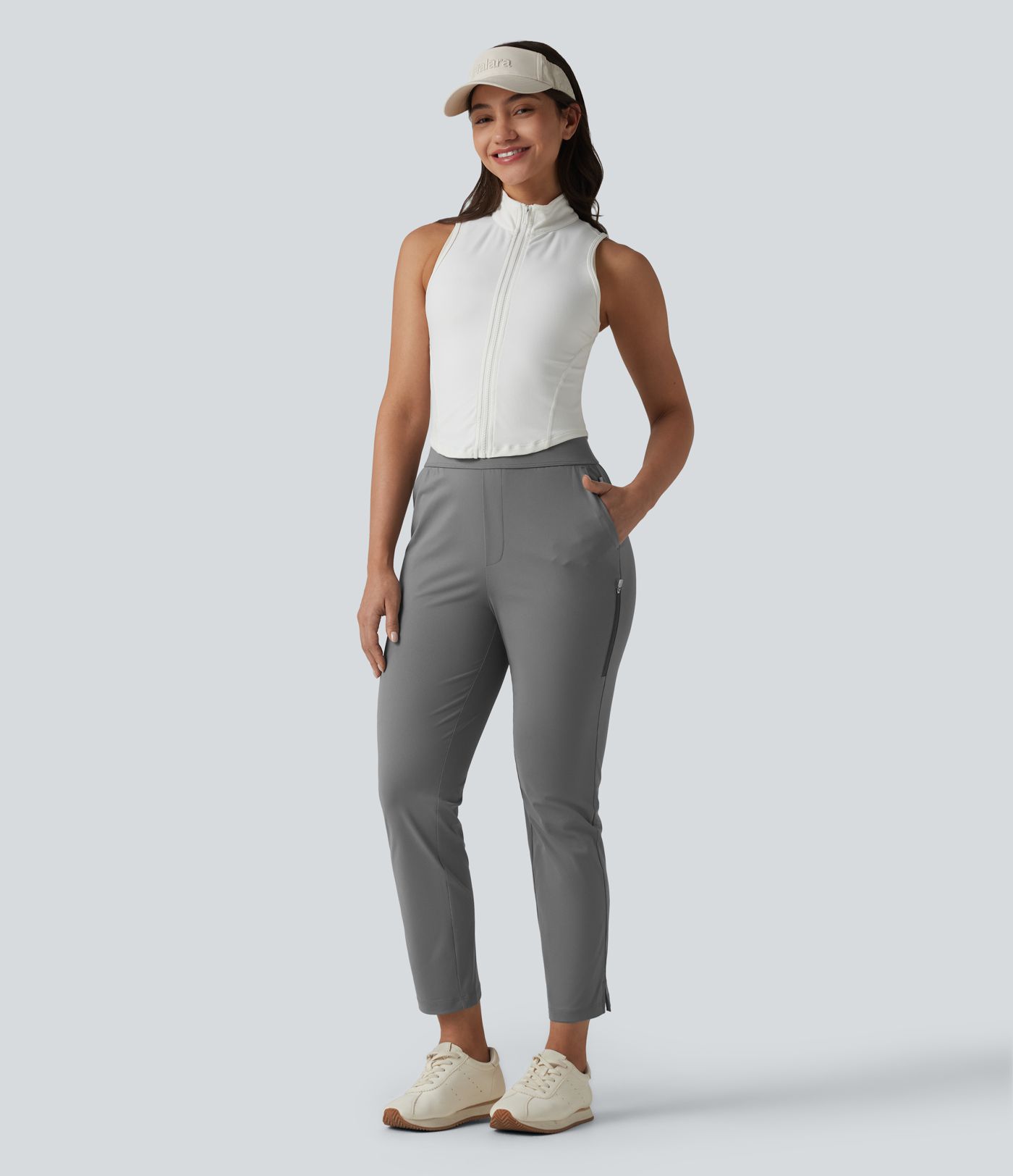 Schmal zulaufende Golfhose mit hohem Bund und mehreren Taschen