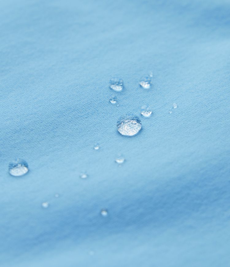 Veste de sport déperlante à capuche amovible avec cordon de serrage et poches zippées