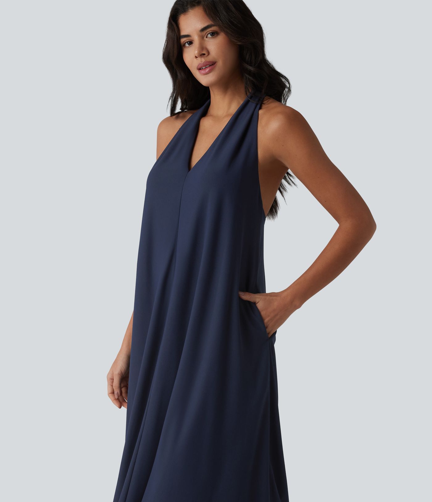 Lässiges Midi-Kleid mit V-Ausschnitt und Taschen