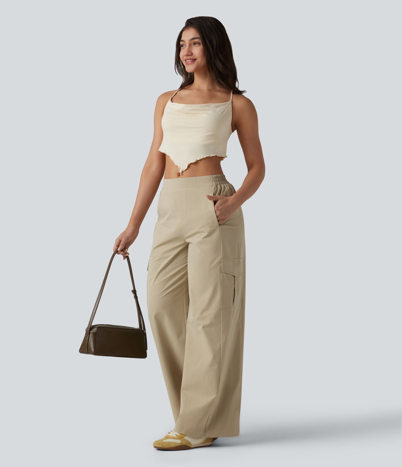 Casual cargo pants in stretch poplin, mid-rise waist, wide leg with pockets