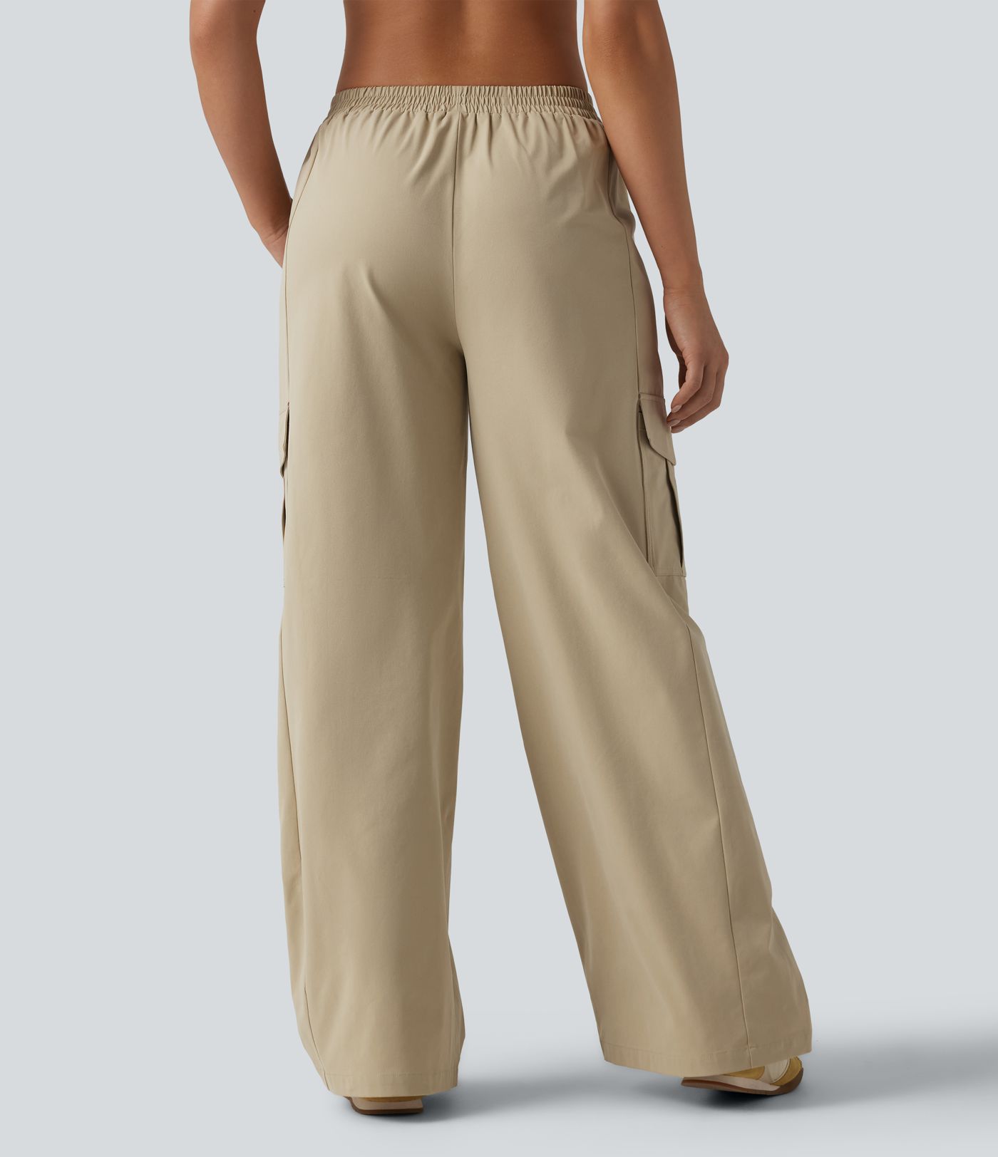 Casual cargo pants in stretch poplin, mid-rise waist, wide leg with pockets