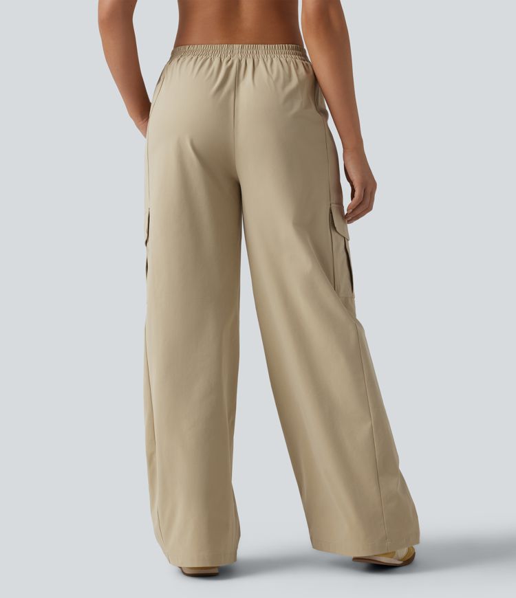 Casual cargo pants in stretch poplin, mid-rise waist, wide leg with pockets