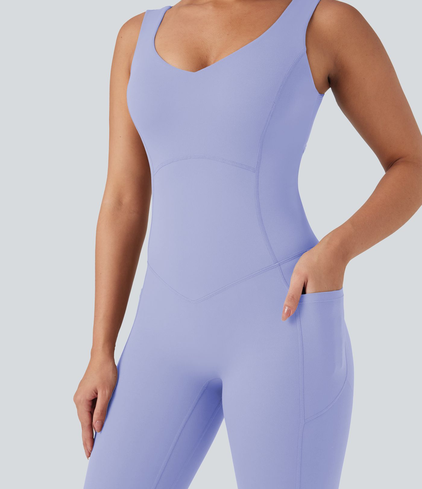 Combinaison d'entraînement Halara UltraSculpt™ col V effet push-up avec poches Combinaison d'entraînement Halara UltraSculpt™ col V effet push-up avec poches