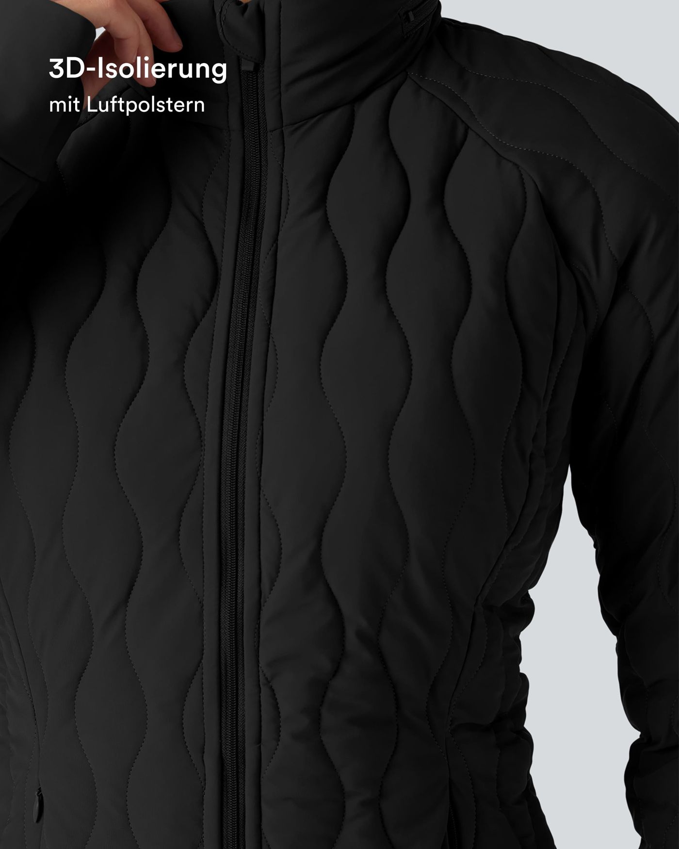 Workout-Stretch-Steppjacke mit hohem Kragen, Seitentaschen, langen Ärmeln und Daumenlöchern - verstaubar Workout-Stretch-Steppjacke mit hohem Kragen, Seitentaschen, langen Ärmeln und Daumenlöchern - verstaubar