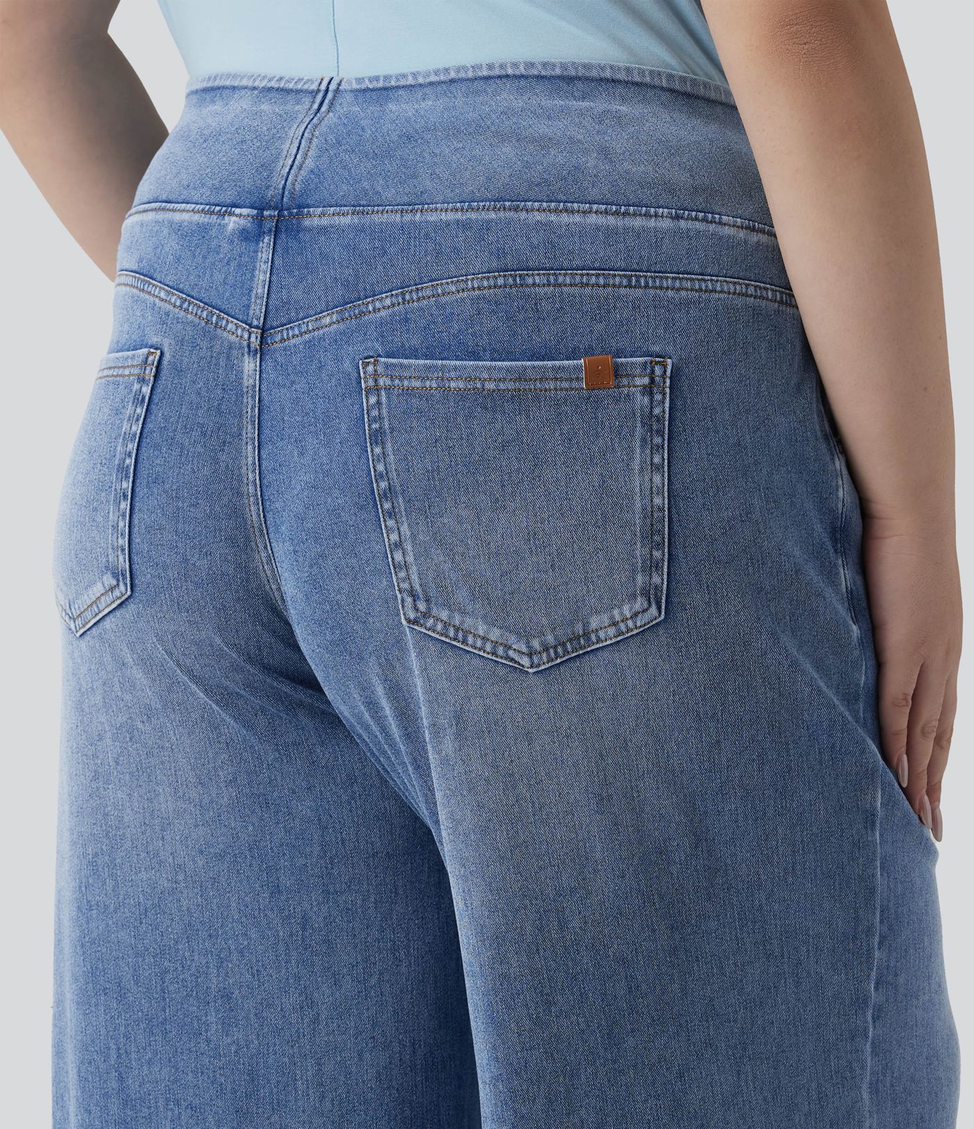 Halara Flex™ - Lässige, drapierte Jeans aus verwaschenem Lyocell mit mittelhohem Bund und mehreren Taschen