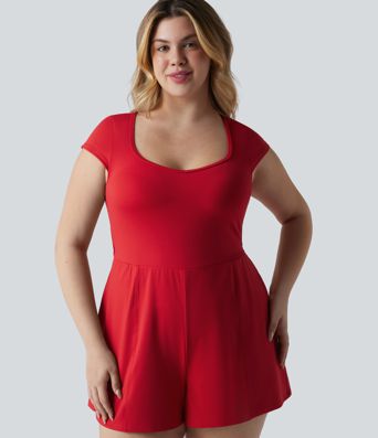 Talla grande SoftlyZero™ ligero y aireado, escote en U, mangas cortas que cubren el hombro, tacto fresco, mono de yoga con bolsillos — Edición Easy Peezy