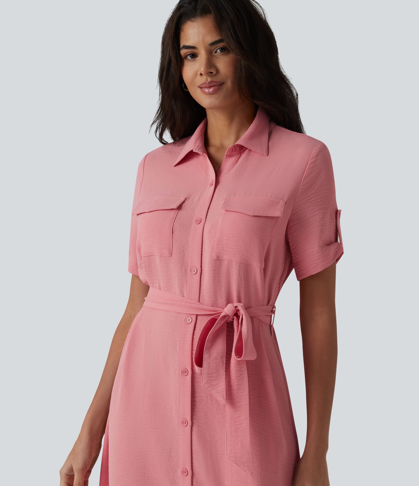 Hemdkleid in Leinenoptik mit Brusttaschen, kurzen Ärmeln und Gürtel